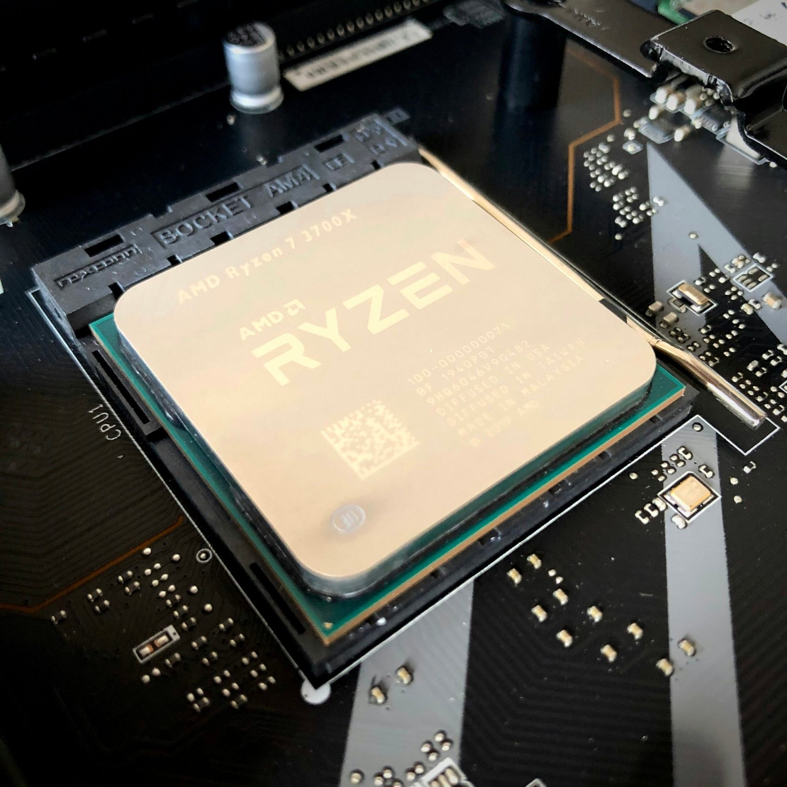 Descubra tudo sobre os processadores Ryzen da AMD, desde sua arquitetura inovadora até o desempenho em jogos e aplicações.